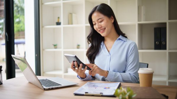 Investidora contente após ver DMPL de empresa que investe e ver bons resultados