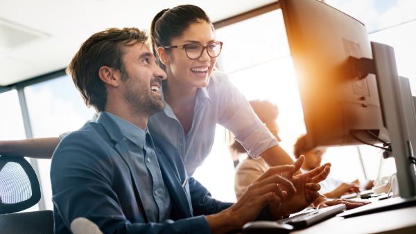 Investidores que aplicam em ativos da Nasdaq felizes com resultados em escritório