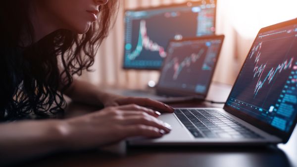 Investidora experimentando operações de scalpers para ver se faz sentido para o seu perfil