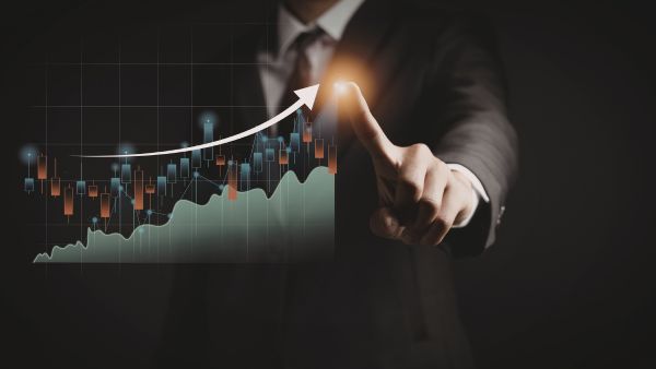 Arte representativa de investidor acertando movimento do mercado investindo em índice futuro